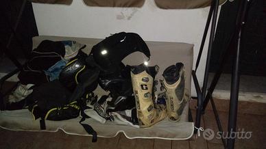 Attrezzatura da enduro completa in blocco