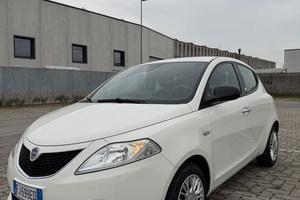 Lancia Ypsilon 1.2 69 CV 5 porte GPL Ecochic Gold
