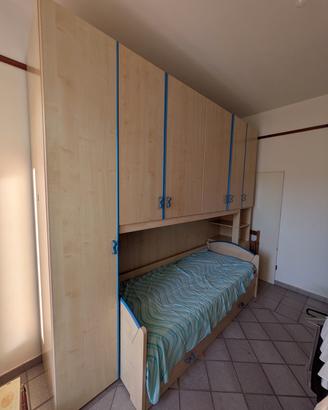 Cameretta da letto con armadio a ponte