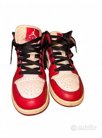 Jordan Air 1 Mid Chicago bianche e rosse
