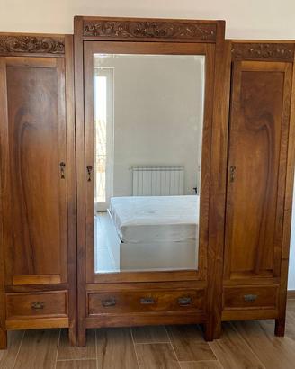 Antico Armadio In Legno Con Specchio E Intaglio