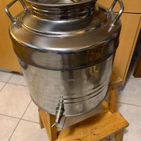 Contenitore olio con rubinetto