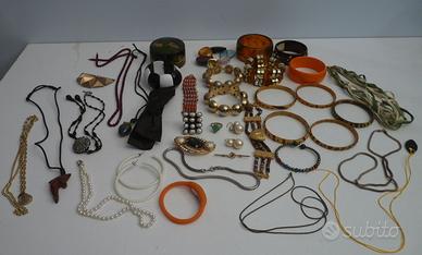 collane in vari materiali