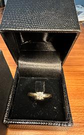 Anello solitario diamante 0,40 in oro bianco