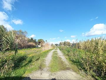 Terreno pianeggiante vicino al mare