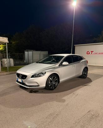 Volvo V40 2.0 d2 R-design