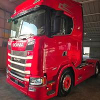 Scania s580 v8 adr presa di forza da vetrina