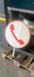 Insegna telefono pubblico conservata 