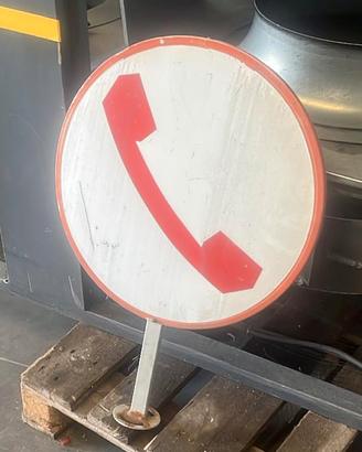 Insegna telefono pubblico conservata 