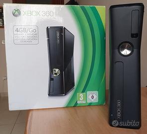 Console Xbox 360 da 4Gb completa di accessori