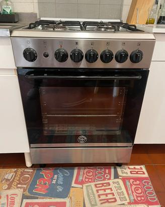 Stufa/cucina con forno e fornelli