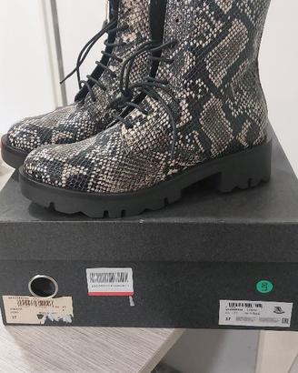 STIVALETTI DONNA-STAMPA EFFETTO PITONE N.37. NUOVI