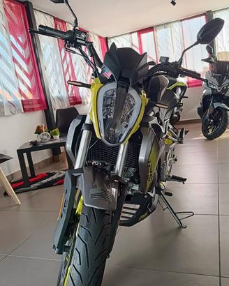 Um XTREET 125 RS 125 PRONTA CONSEGNA