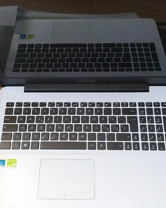 Notebook portatile ASUS 256GB SSD 8GB RAM NVIDIA