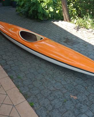 canoa in vetroresina  un posto