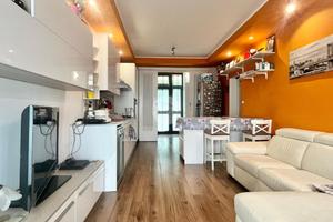 CASA SEMINDIPENDENTE A CARATE BRIANZA