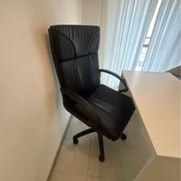 Scrivania con sedia ufficio