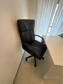 Scrivania con sedia ufficio