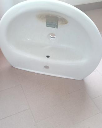 Lavabo in ceramica con colonna 