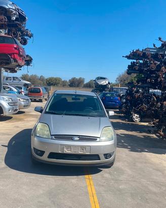 RICAMBI AUTO FORD FIESTA ANNO 2005 GRIGIA