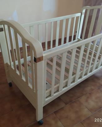 Culla in legno laccato con doghe e cassetto