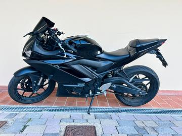 Moto Yamaha R3