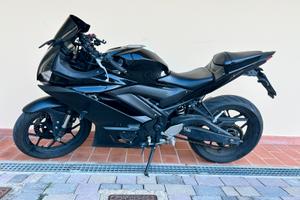 Moto Yamaha R3