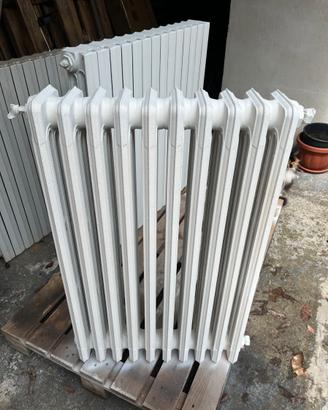 N. 4 termosifoni in ghisa 4 colonne/36 elementi