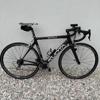 Bicicletta da corsa Kuota KOM e accessori