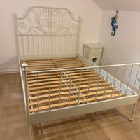 Letto Ikea 140 cm x200 cm e comodino 