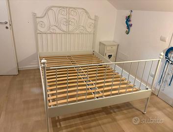 Letto Ikea 140 cm x200 cm e comodino 