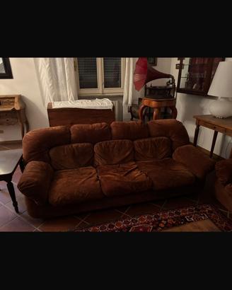 Divano e poltrona in camadfio marrone
