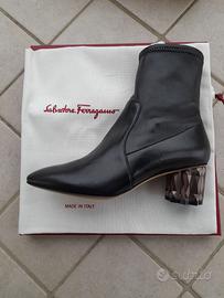 Stivaletti Salvatore Ferragamo
