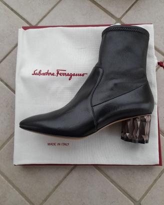 Stivaletti Salvatore Ferragamo