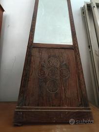 Specchiera Antica a Figura Intera in Legno Intagli
