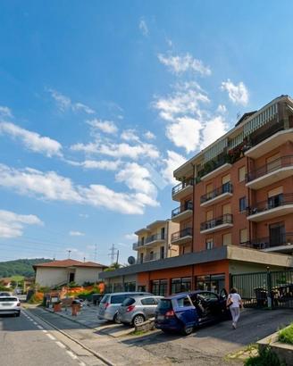 2 LOCALI A GASSINO TORINESE