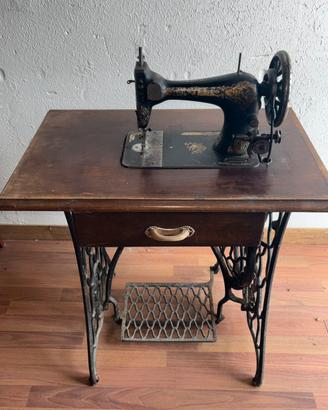 Antica macchina da cucire SINGER - inizio 1900