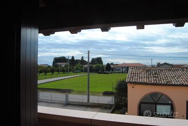 Camera con bagno e cucina condivisa