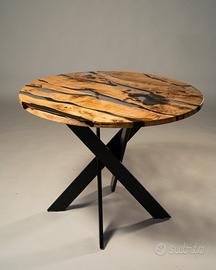 Tavolo rotondo in castagno e resina