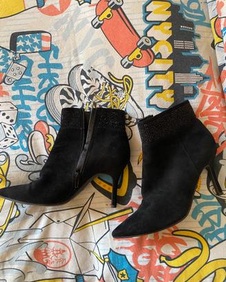 Stivaletti camoscio neri