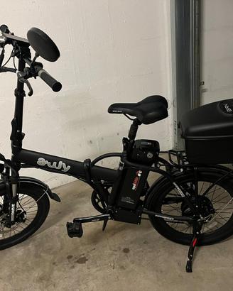 Bicicletta pedalata assistita pari al nuovo