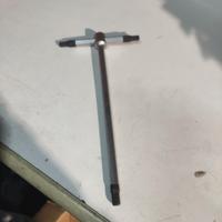 CHIAVE ESAGONALE a T CRV 6 mm con 3 ESTREMITA' 210