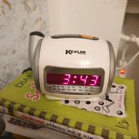 radiosveglia con proiezione orario a parete