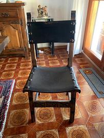 Tavolo in legno massello con sedie in cuoio