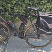 bici in acciaio modello gravel 