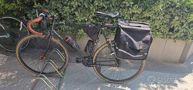 bici in acciaio modello gravel 