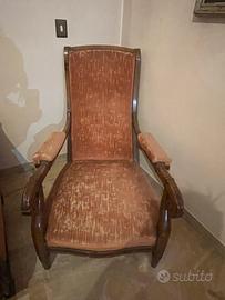 Poltrona vintage da lettura in legno e velluto