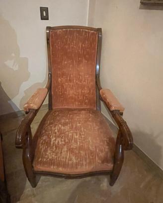 Poltrona vintage da lettura in legno e velluto
