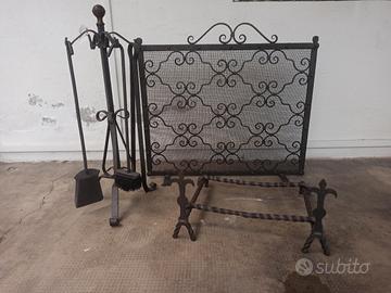 set da camino con Alari e parascintille