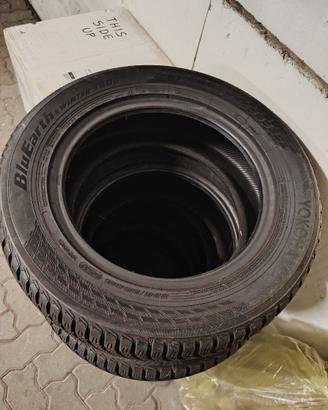 Treno 4 Gomme Invernali Yokohama BluE. 225/55 R16 